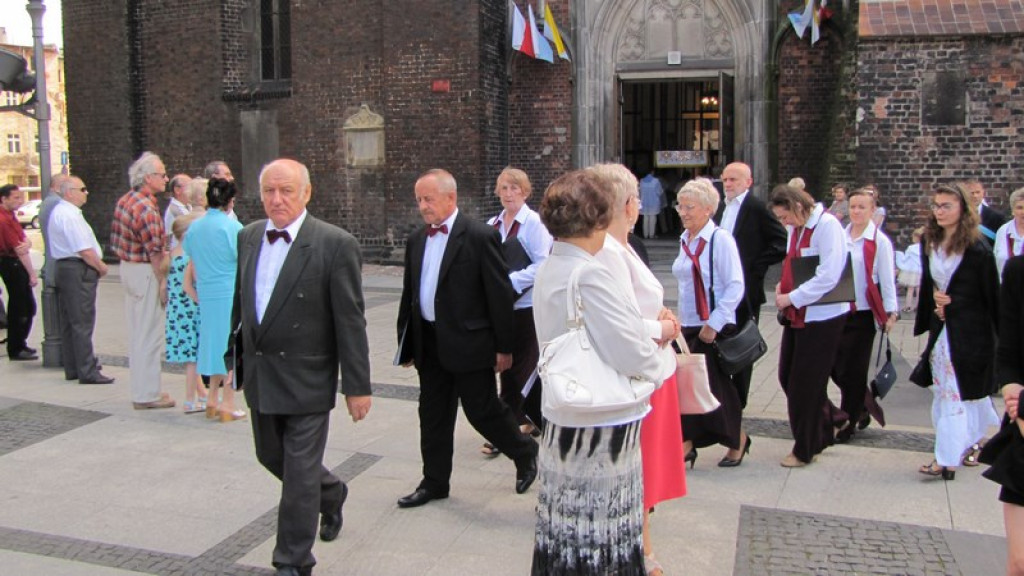 Boże Ciało w Brzegu. Tysiące wiernych przeszło ulicami miasta [fotorelacja]