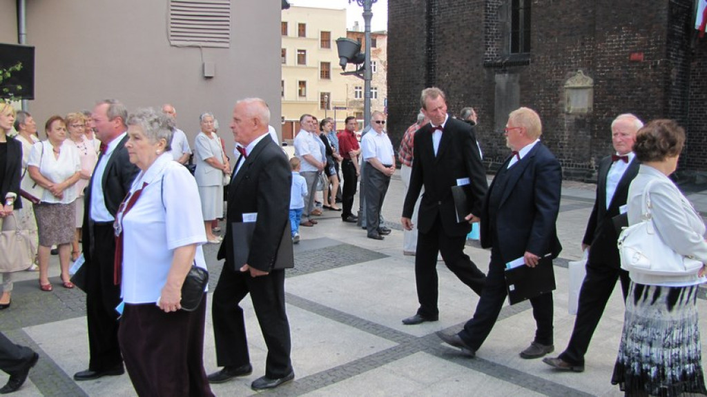 Boże Ciało w Brzegu. Tysiące wiernych przeszło ulicami miasta [fotorelacja]