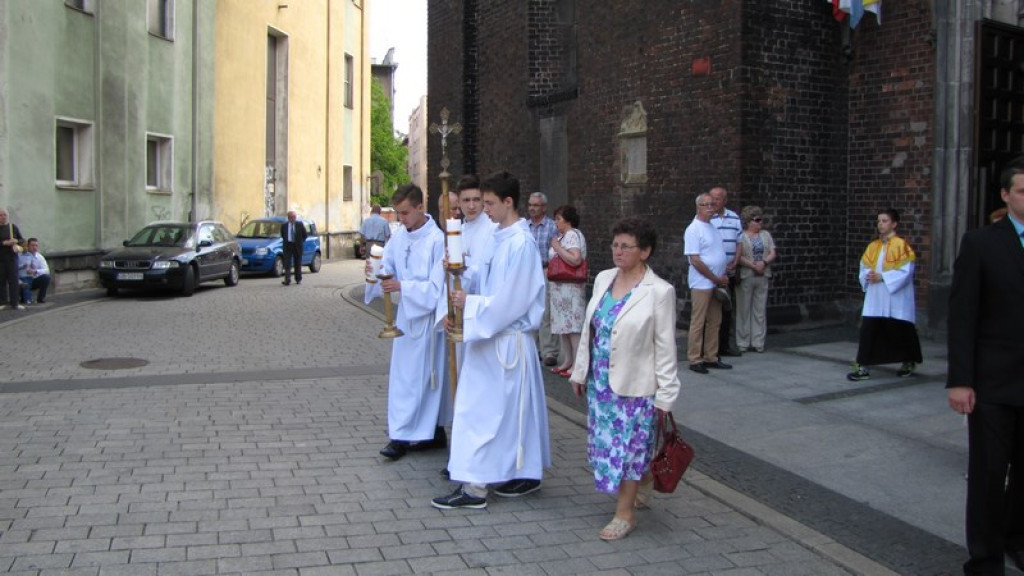Boże Ciało w Brzegu. Tysiące wiernych przeszło ulicami miasta [fotorelacja]