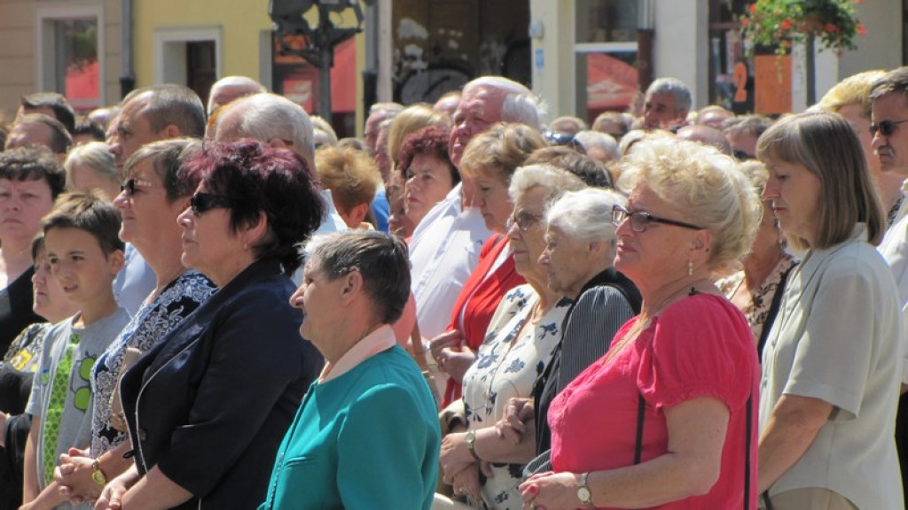 Boże Ciało w Brzegu. Tysiące wiernych przeszło ulicami miasta [fotorelacja]