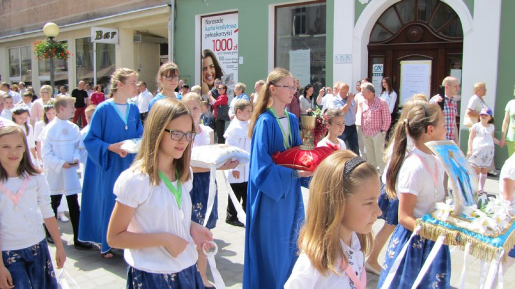 Boże Ciało w Brzegu. Tysiące wiernych przeszło ulicami miasta [fotorelacja]