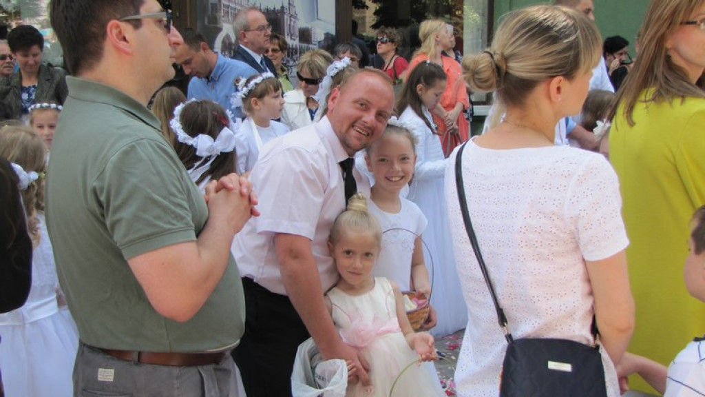 Boże Ciało w Brzegu. Tysiące wiernych przeszło ulicami miasta [fotorelacja]