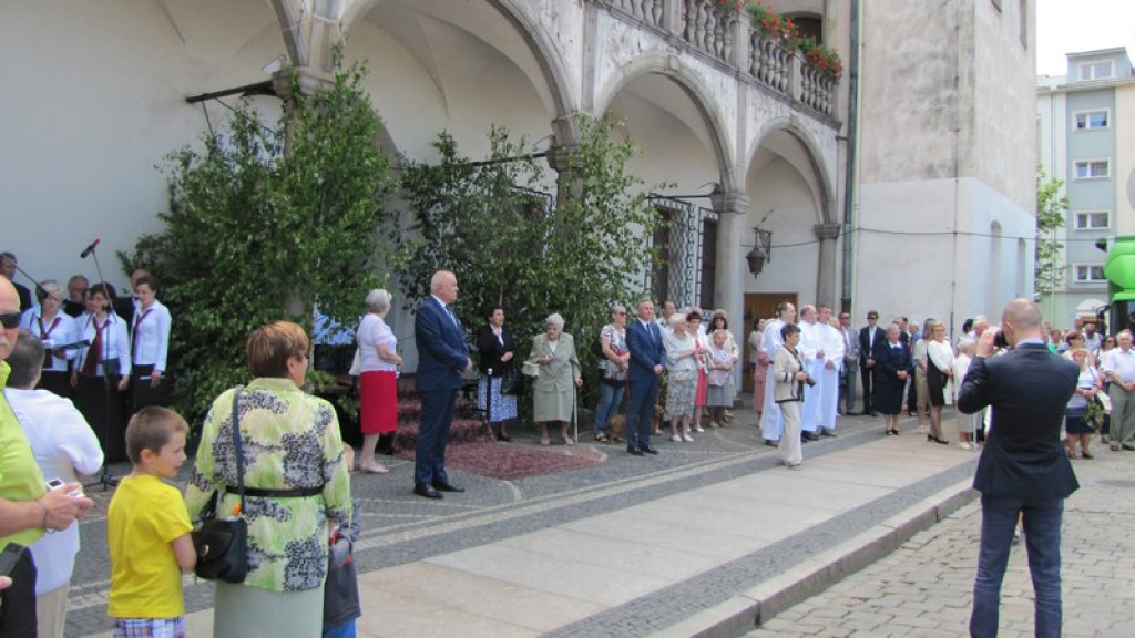 Boże Ciało w Brzegu. Tysiące wiernych przeszło ulicami miasta [fotorelacja]