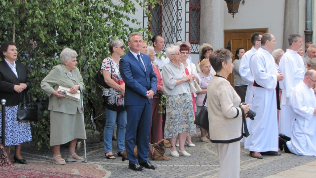 Boże Ciało w Brzegu. Tysiące wiernych przeszło ulicami miasta [fotorelacja]