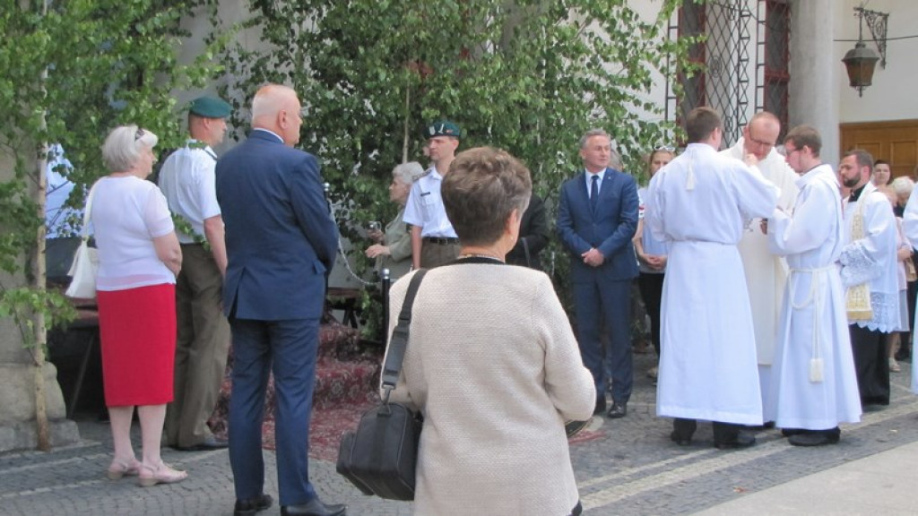 Boże Ciało w Brzegu. Tysiące wiernych przeszło ulicami miasta [fotorelacja]
