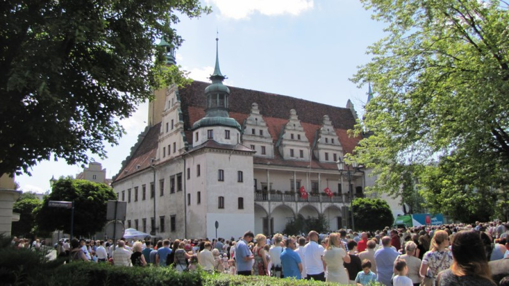 Boże Ciało w Brzegu. Tysiące wiernych przeszło ulicami miasta [fotorelacja]