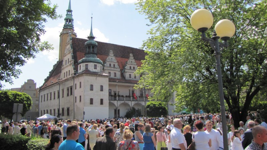 Boże Ciało w Brzegu. Tysiące wiernych przeszło ulicami miasta [fotorelacja]
