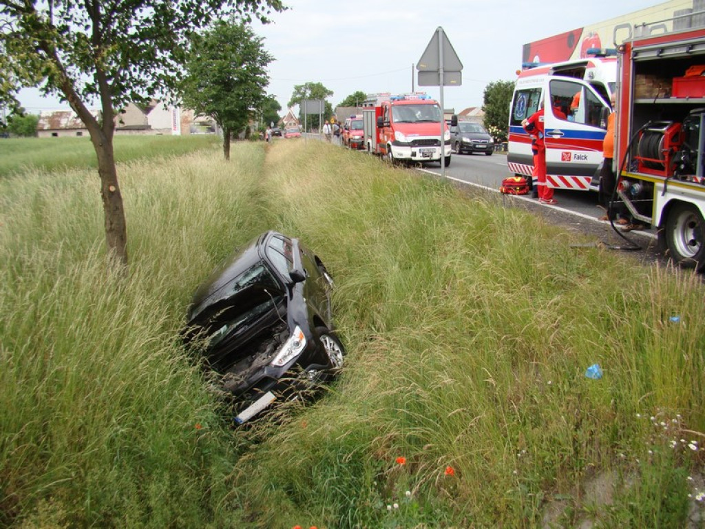 Ruch wahadłowy na DK 94 w Buszycach. Zderzenie dwóch pojazdów
