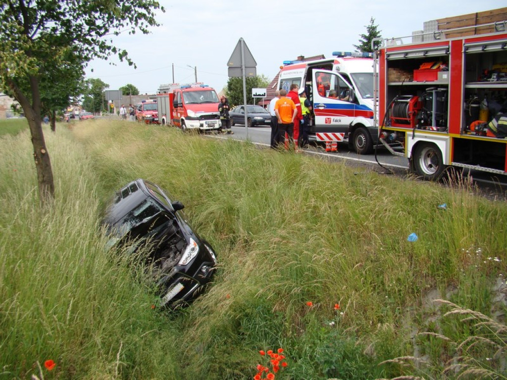 Ruch wahadłowy na DK 94 w Buszycach. Zderzenie dwóch pojazdów