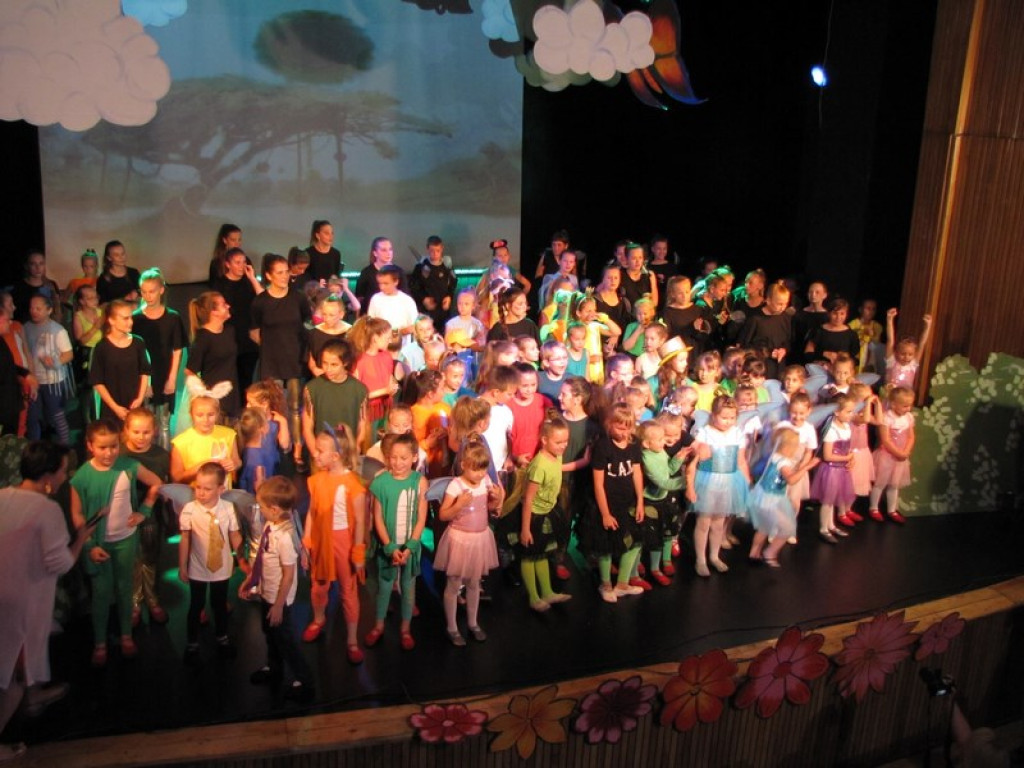 Wróżki ze Skarbimierza na scenie BCK