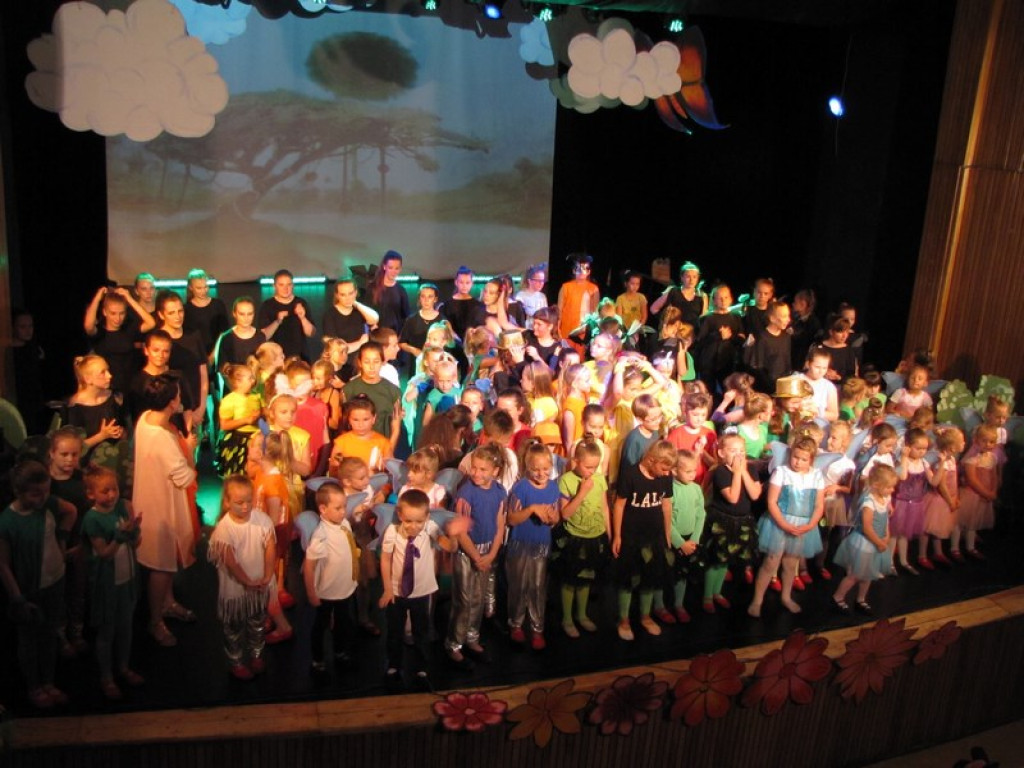 Wróżki ze Skarbimierza na scenie BCK