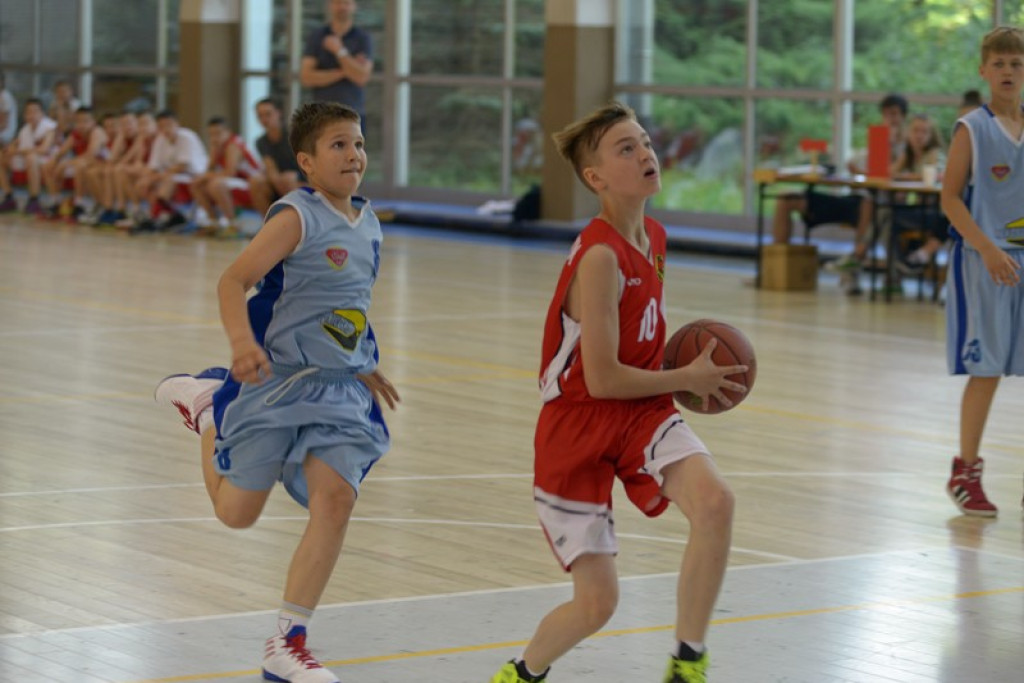 Koszykarski memoriał Elżbiety Marchewki