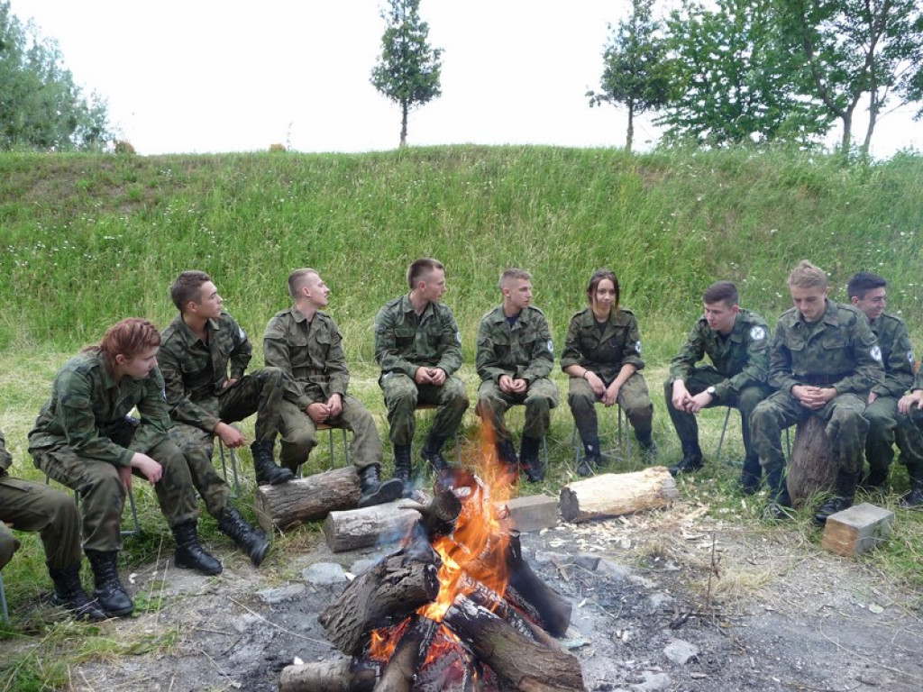 Młodzież II LO w Brzegu na obozie 