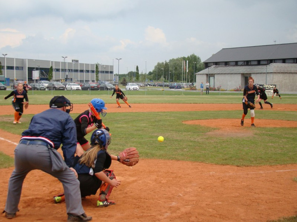Trzy zwycięstwa Delfinów, dwa Szóstki