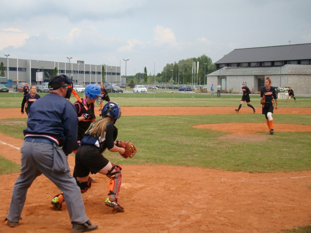Trzy zwycięstwa Delfinów, dwa Szóstki