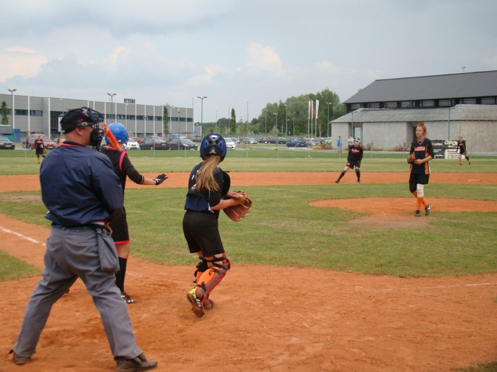 Trzy zwycięstwa Delfinów, dwa Szóstki