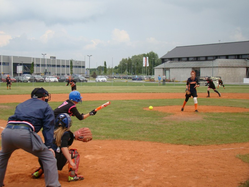 Trzy zwycięstwa Delfinów, dwa Szóstki