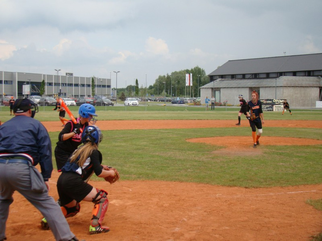 Trzy zwycięstwa Delfinów, dwa Szóstki