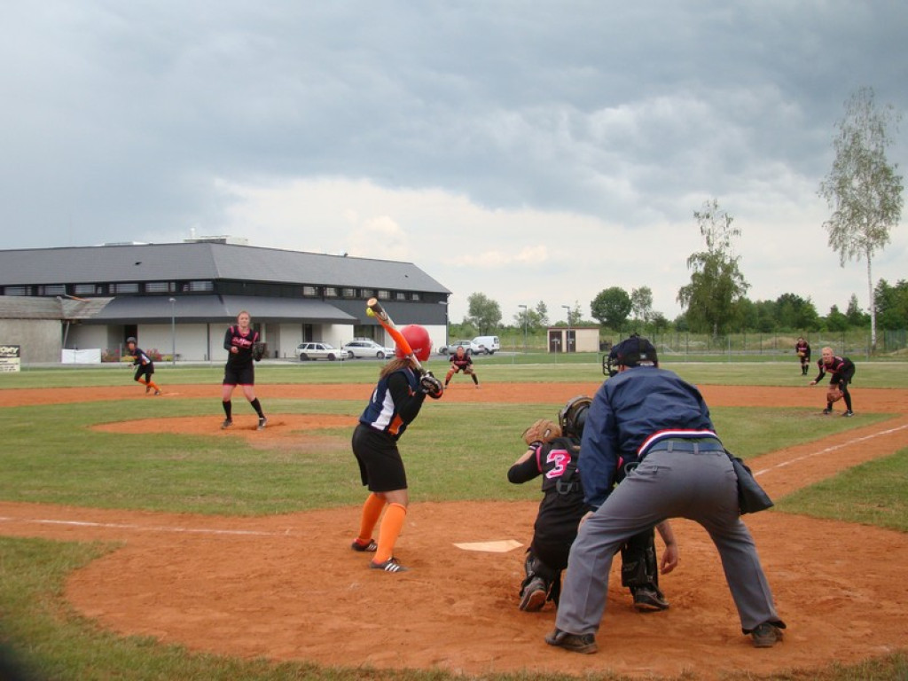 Trzy zwycięstwa Delfinów, dwa Szóstki