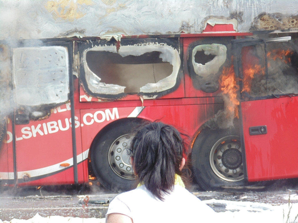 Karambol na A4, spłonął TIR, autobus i osobówka. Dwie osoby nie żyją [wideo]