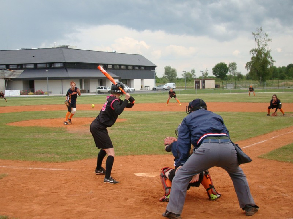 Trzy zwycięstwa Delfinów, dwa Szóstki