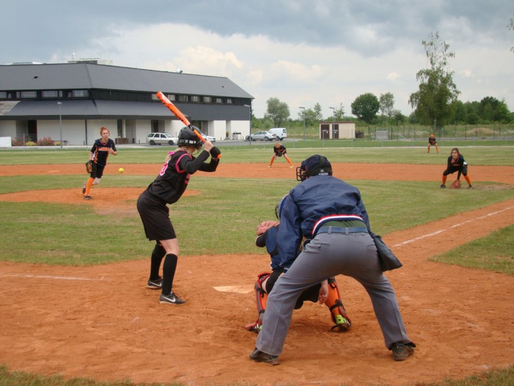 Trzy zwycięstwa Delfinów, dwa Szóstki