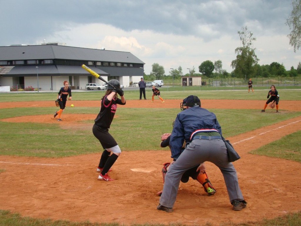 Trzy zwycięstwa Delfinów, dwa Szóstki