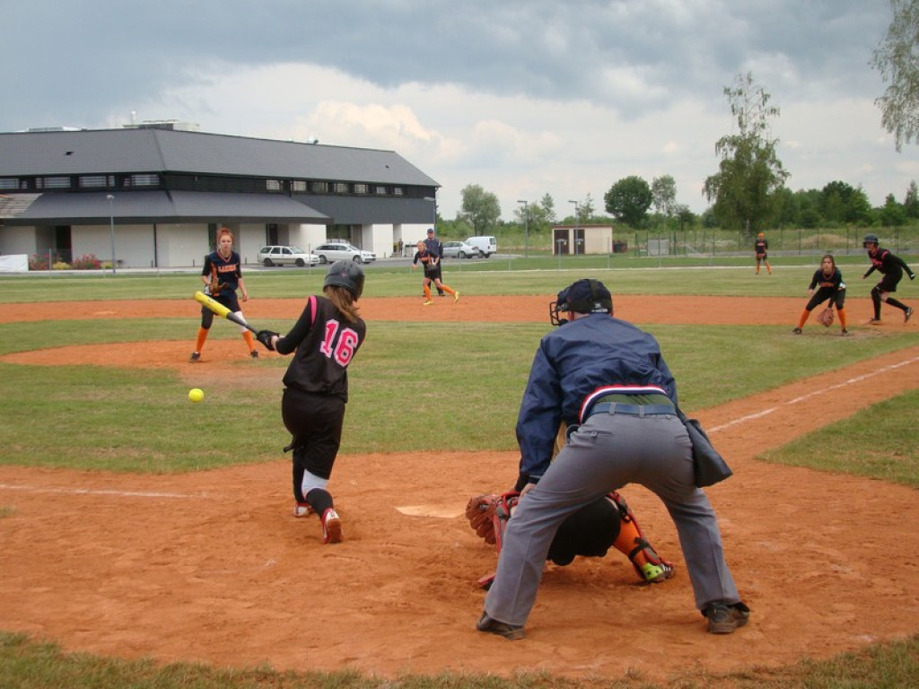 Trzy zwycięstwa Delfinów, dwa Szóstki