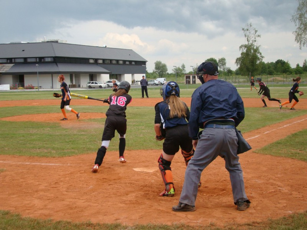 Trzy zwycięstwa Delfinów, dwa Szóstki