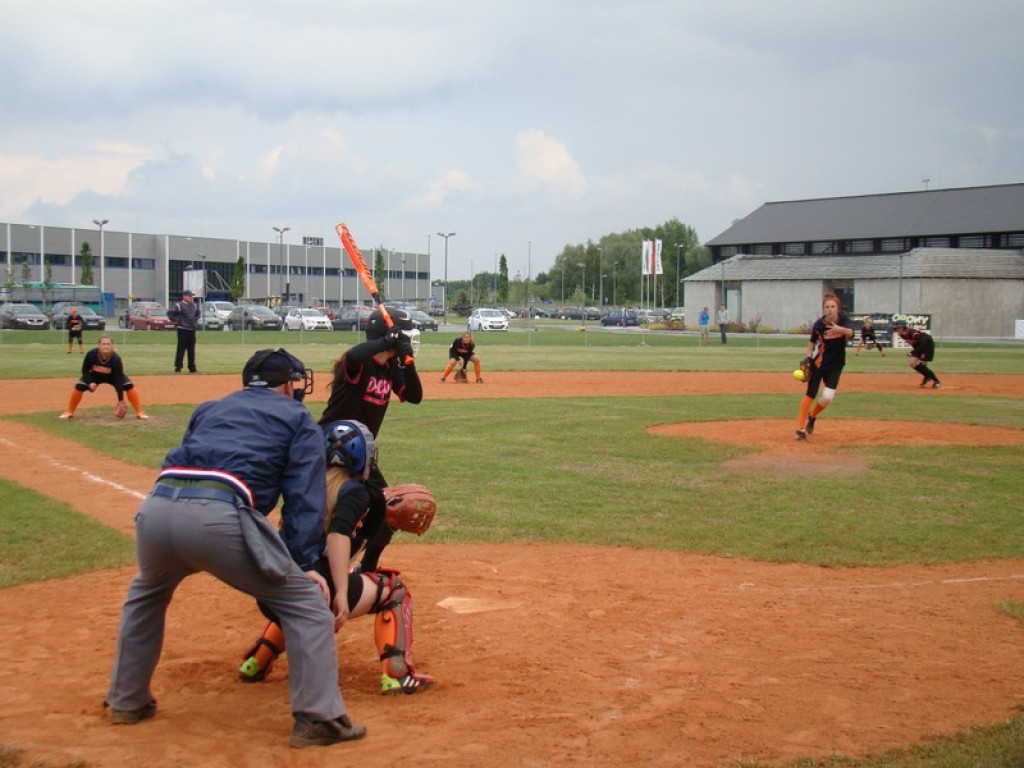 Trzy zwycięstwa Delfinów, dwa Szóstki