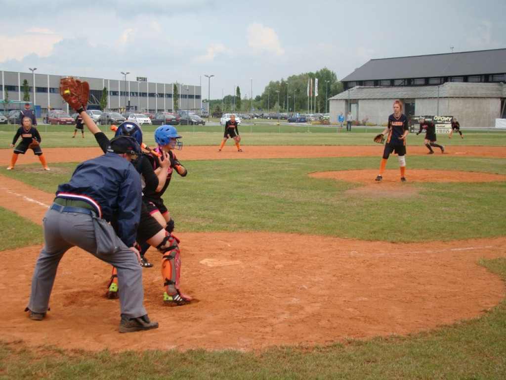 Trzy zwycięstwa Delfinów, dwa Szóstki