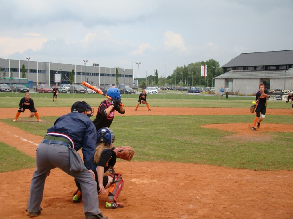 Trzy zwycięstwa Delfinów, dwa Szóstki