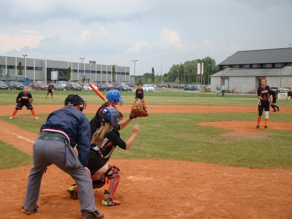 Trzy zwycięstwa Delfinów, dwa Szóstki
