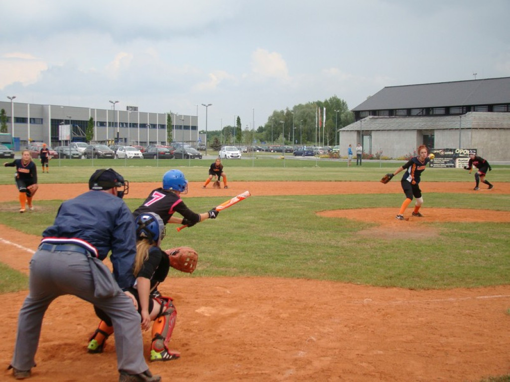 Trzy zwycięstwa Delfinów, dwa Szóstki
