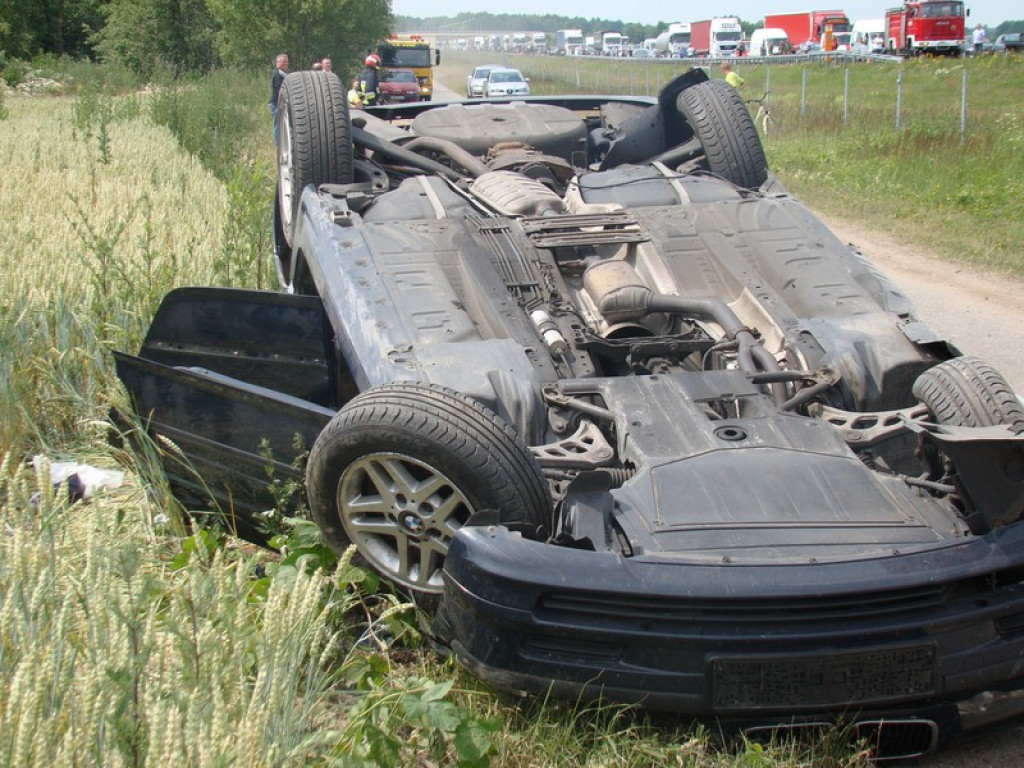 BMW dachowało na autostradzie A4. Trzy osoby zostały ranne