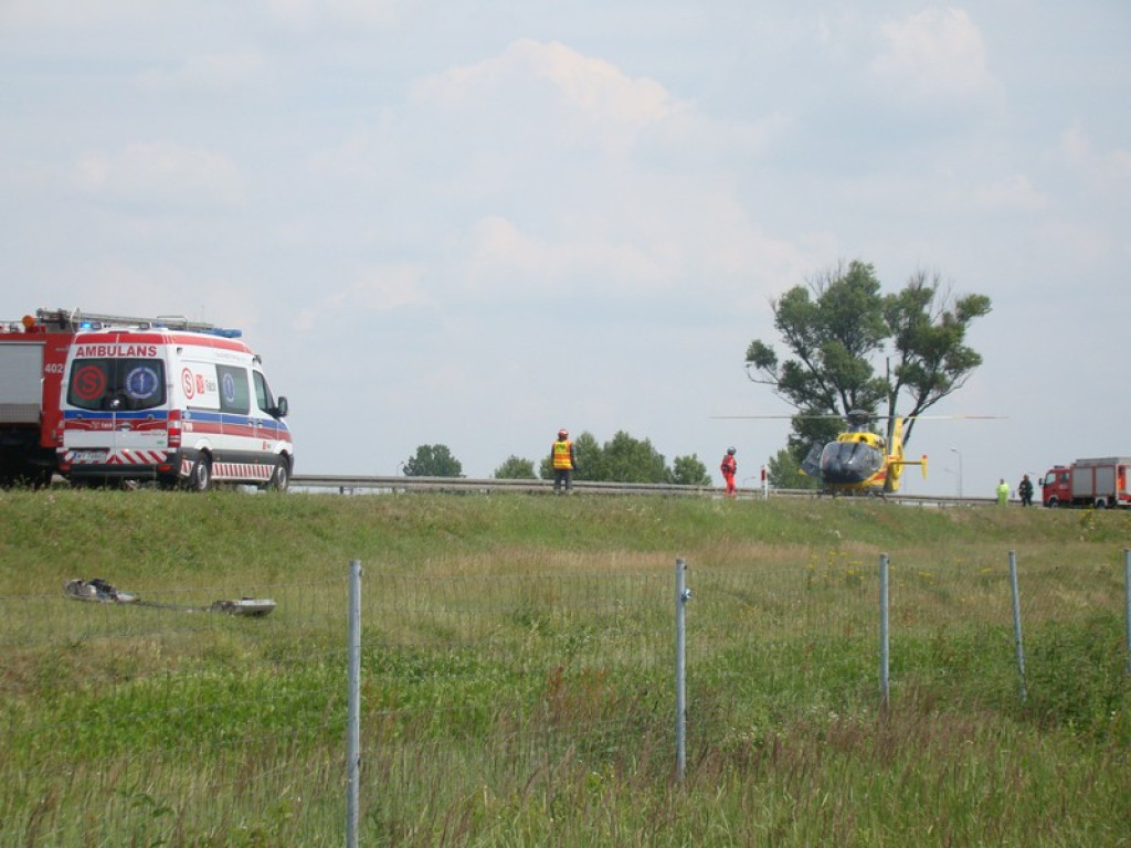 BMW dachowało na autostradzie A4. Trzy osoby zostały ranne