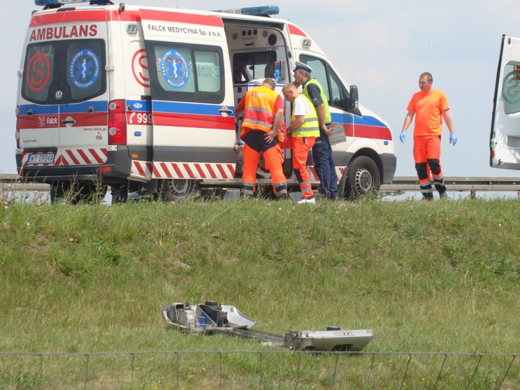 BMW dachowało na autostradzie A4. Trzy osoby zostały ranne