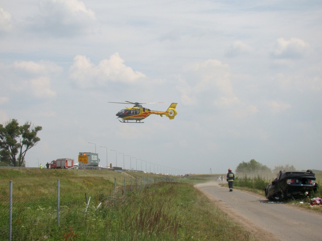 BMW dachowało na autostradzie A4. Trzy osoby zostały ranne