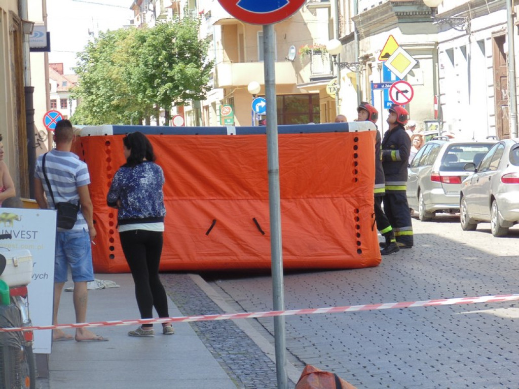 Brzeg: Służby ratunkowe i policyjni negocjatorzy zapobiegli tragedii