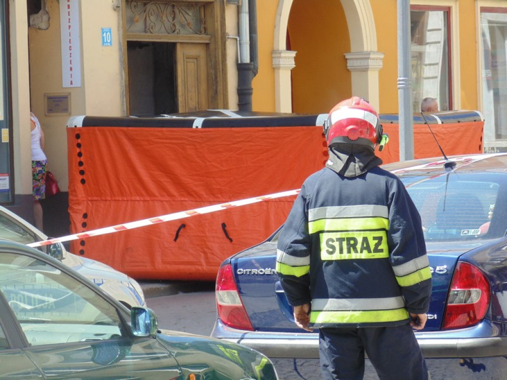 Brzeg: Służby ratunkowe i policyjni negocjatorzy zapobiegli tragedii