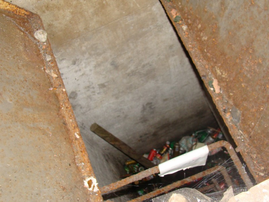 Podziemne miasto. Schron przy ul. Reja dobrze zachowany, tajemnicze zejścia przy fosie [video]