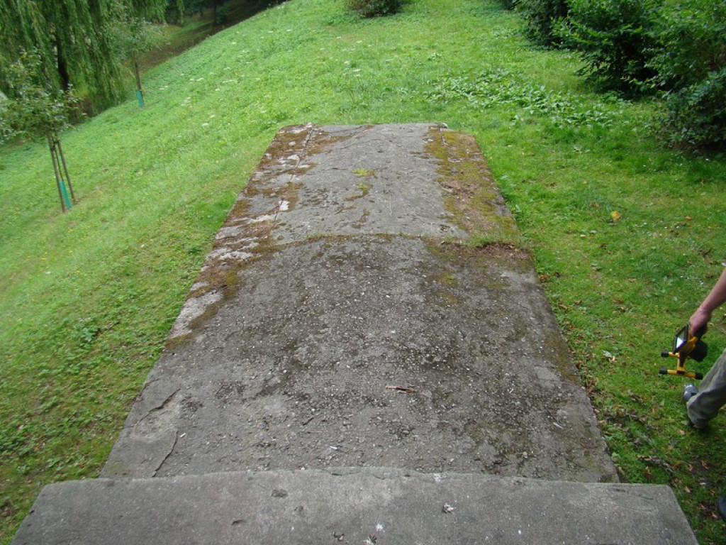 Podziemne miasto. Schron przy ul. Reja dobrze zachowany, tajemnicze zejścia przy fosie [video]