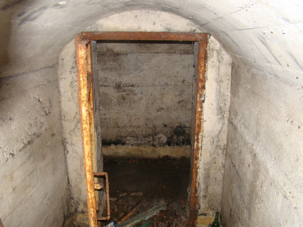 Podziemne miasto. Schron przy ul. Reja dobrze zachowany, tajemnicze zejścia przy fosie [video]