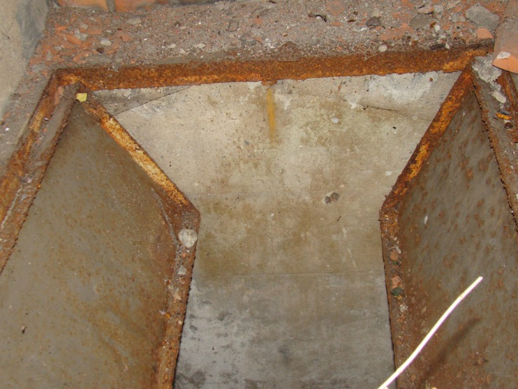 Podziemne miasto. Schron przy ul. Reja dobrze zachowany, tajemnicze zejścia przy fosie [video]