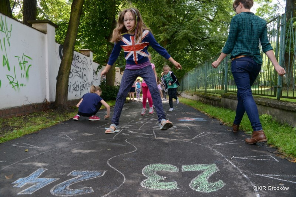 Wakacyjne Warsztaty Plastyczne dla dzieci i młodzieży w Grodkowie