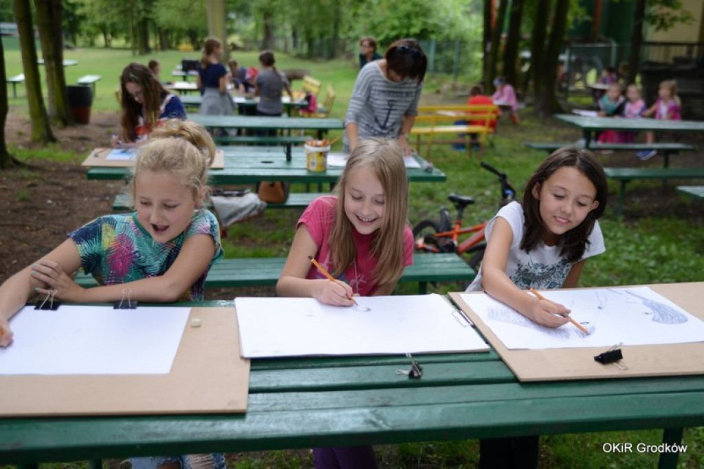 Wakacyjne Warsztaty Plastyczne dla dzieci i młodzieży w Grodkowie