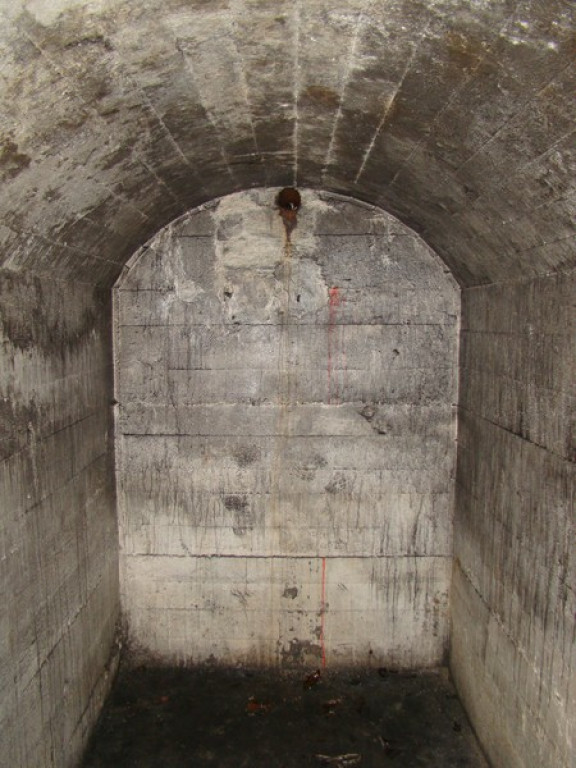 Schron przy fosie ma ponad 80 m długości [wideo]