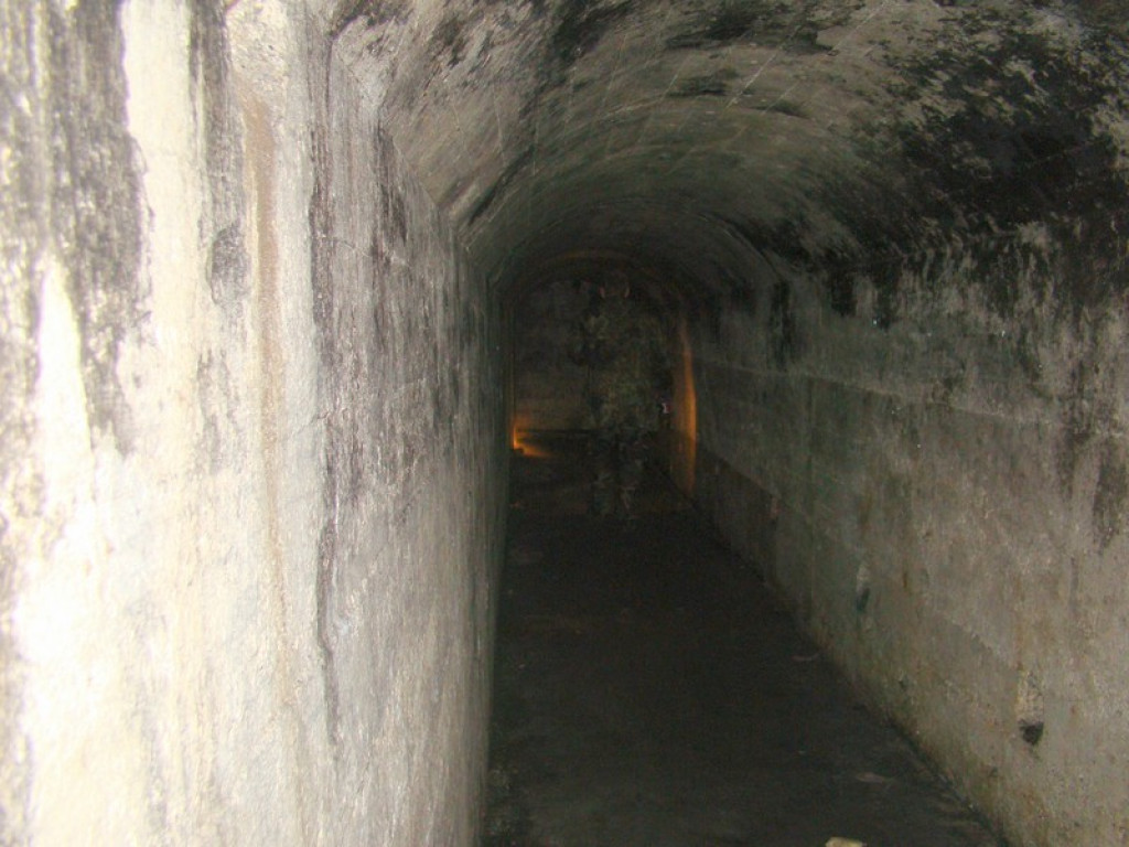 Schron przy fosie ma ponad 80 m długości [wideo]