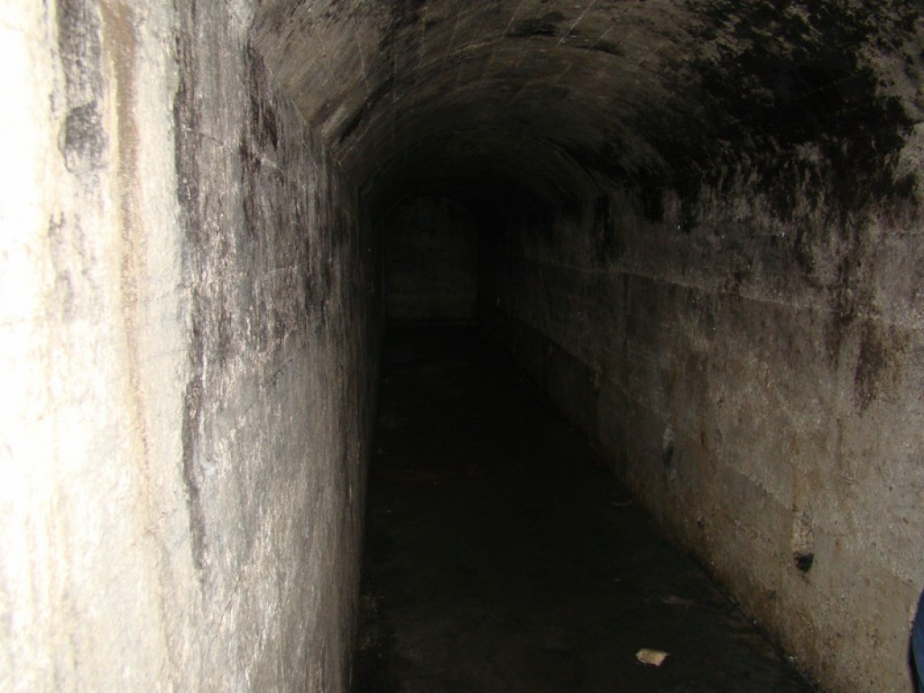 Schron przy fosie ma ponad 80 m długości [wideo]