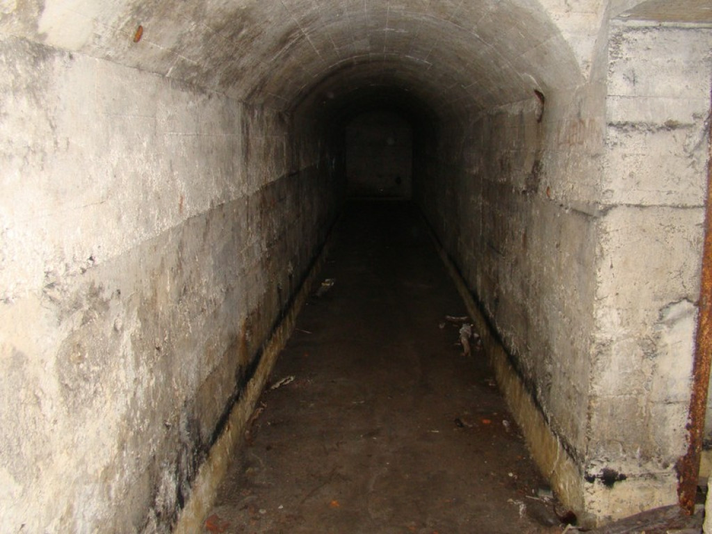 Schron przy fosie ma ponad 80 m długości [wideo]